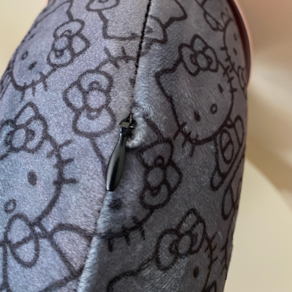 NWT HELLO KITTY Neck Pillow - Picture 6 of 9